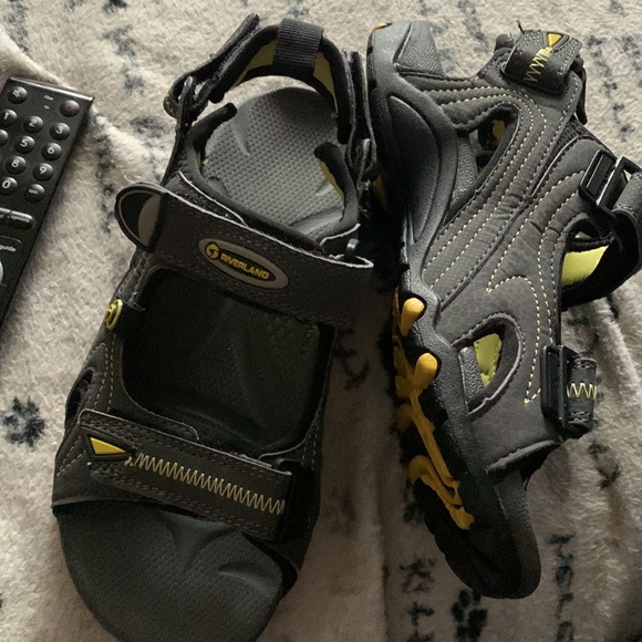 Riverland boys Velcro sandals size 4 - Picture 13 of 13